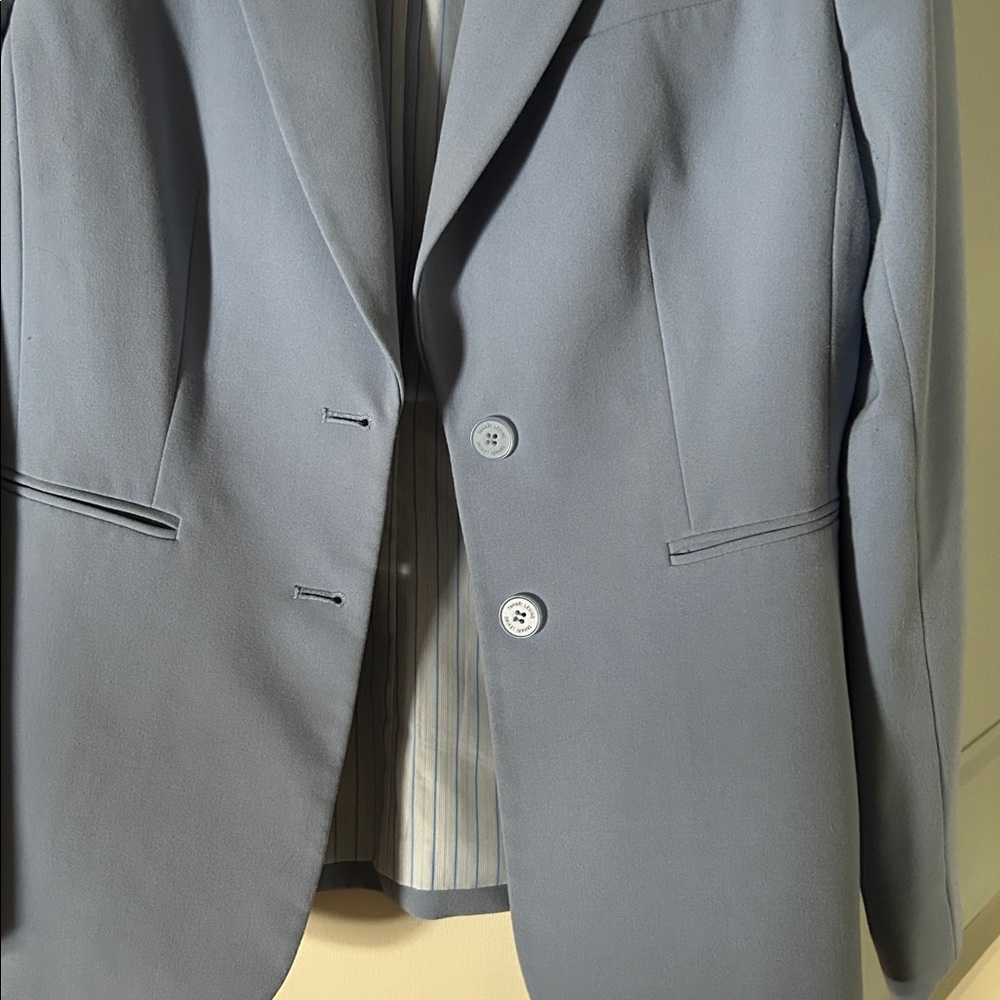 Tahari blazer - Picture 6 of 10